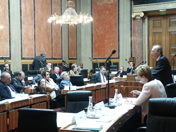 12. Sitzung des Österreich-Konvents am 25. Juni 2004 im Bundesratssitzungssaal des Parlaments.