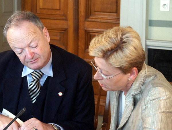 Andreas Khol und Angela Orthner bei der Sitzung des Präsidium des Österreich-Konvents am 28. Juni 2004.