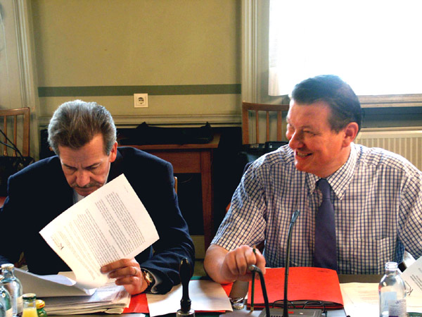 Franz Fiedler und Peter Kostelka bei der Sitzung des Präsidium des Österreich-Konvents am 28. Juni 2004.