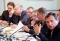 von rechts nach links: Ernst Strasser, Bernd Vögerle, Anna Kemptner, Erich Pramböck, Michael Häupl, Ronald Faber bei der Sitzung von Ausschuss 10 am 25. Februar 2004 im Parlament