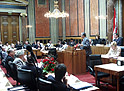 Karl Korinek präsentiert in der Konventssitzung vom 27. August 2004 den Bericht des Ausschusses 2 (Legistische Strukturfragen).